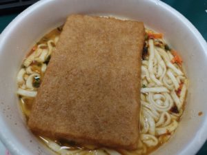 日清どん兵衛 特盛スパイシーきつねカレーうどん1